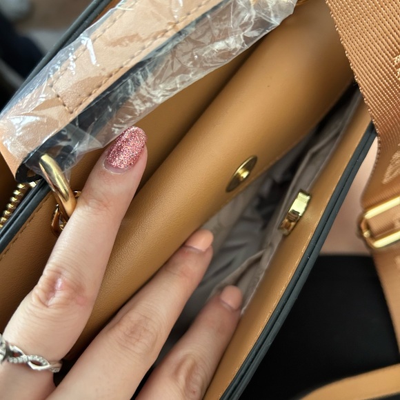 Steve Madden Tan Crossbody Bag with pouch - Picture 7 of 9